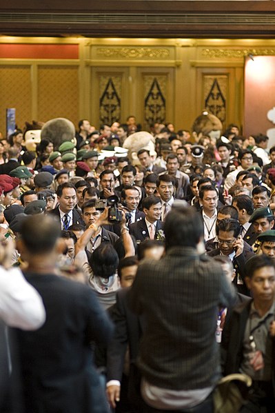 File:นายกรัฐมนตรี เป็นประธานกล่าวเปิดการประชุมสมัชชาการขับเ - Flickr - Abhisit Vejjajiva.jpg