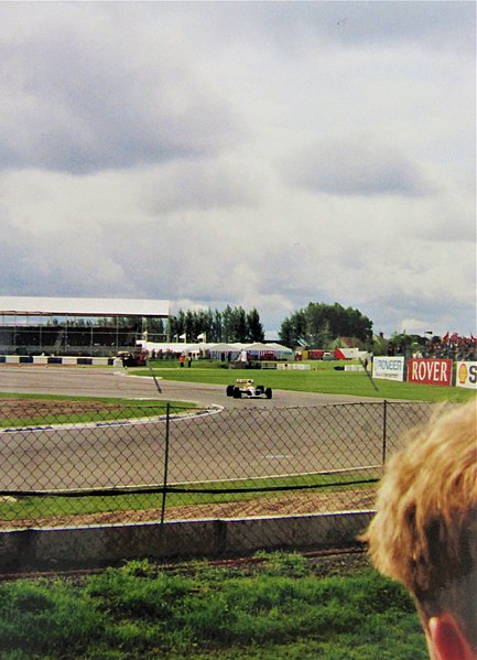 File:-1992-07-12 Nigel Mansell, Williams FW14B, Woodcote, 1992 British Grand Prix, Silverstone, England (2).JPG