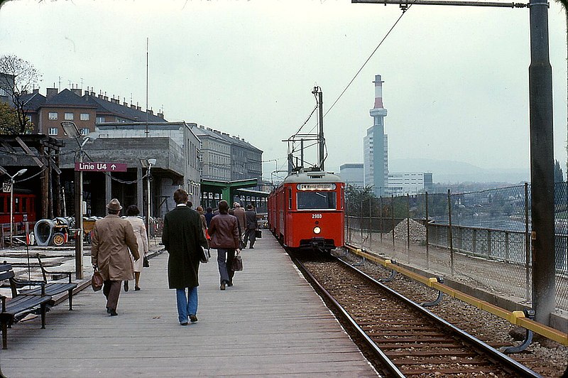 File:032R15131077 Typ N1 2988, Friedensbrücke 13.10.1977.jpg