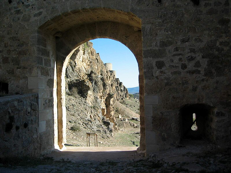 File:1-Moya-ruinas-puertaOjos (2012)0076.jpg