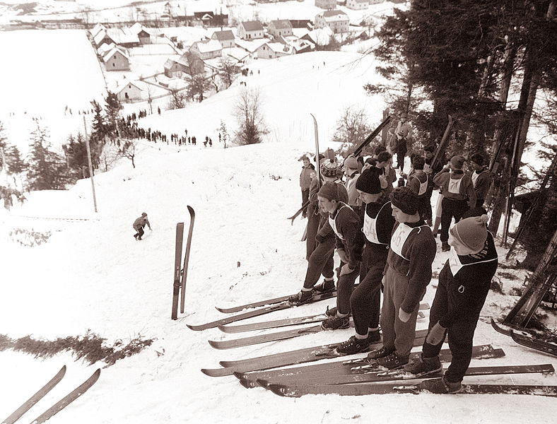 File:17. državno prvenstvo v smučarskih skokih v Črni na Koroškem 1962 (16).jpg
