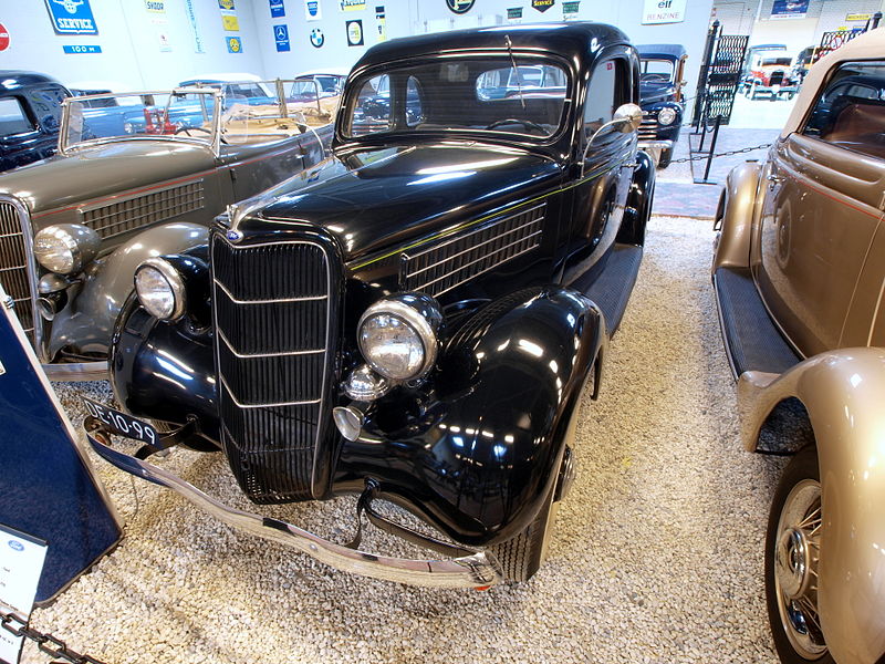 File:1935 Ford 770 pic4.JPG