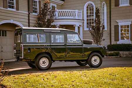 Fail:1959_Land_Rover_Series_II_Model_109_003.jpg