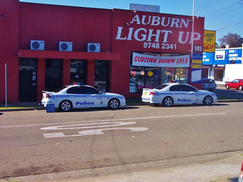 File:2004 Holden VZ Commodore SS & 2005 Ford BA Mk II Falcon XR8 - NSW Police (5497936569).jpg