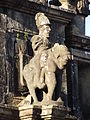 Arc de triomphe d'Argol : la statue du roi Gradlon.