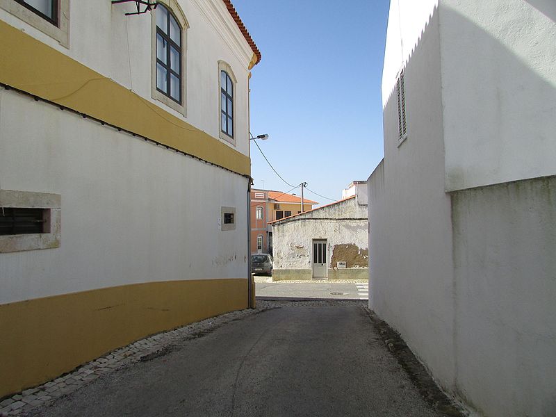 File:2017-03-19 Rua da Escola, Pêra (1).JPG