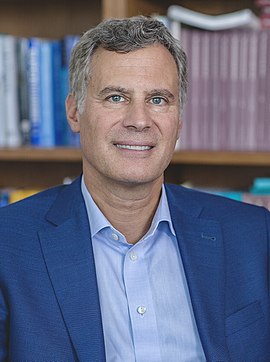 Alan Krueger '83, 27th Chair of the Council of Economic Advisers 20170817 AlanKrueger FacultyPortrait CF 0011 (cropped).jpg