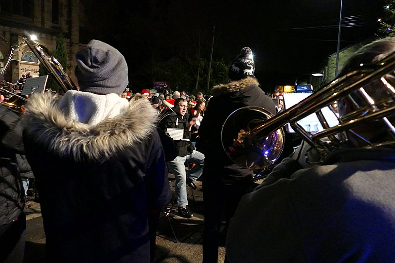 File:24.12.16 Bollington Carols 10 (31476108320).jpg