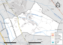 Carte en couleur présentant le réseau hydrographique de la commune