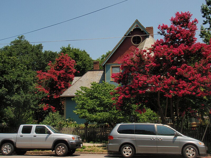 File:32 Oakwoods Neighbourhood Raleigh, North Carolina, 2010.jpg