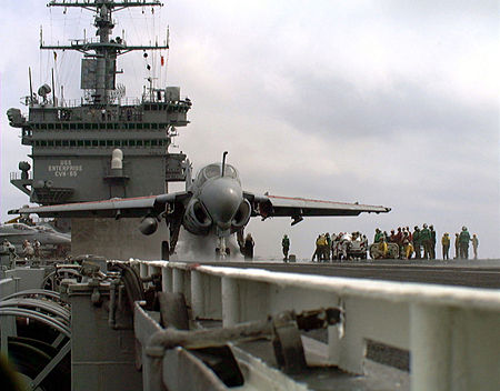 Tập_tin:A-6E_Intruder_preps_for_launch_aboard_CVN-65.jpg