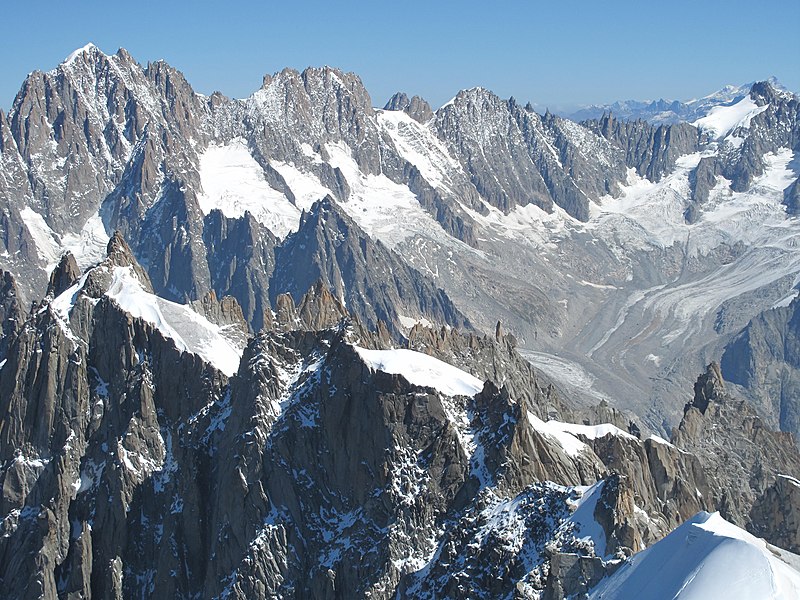 File:Aiguilles de Chamonix depuis l'Aiguille du Midi.jpg