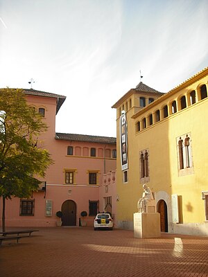 Alfara. Palau de Cruïlles y plaça Major.jpg