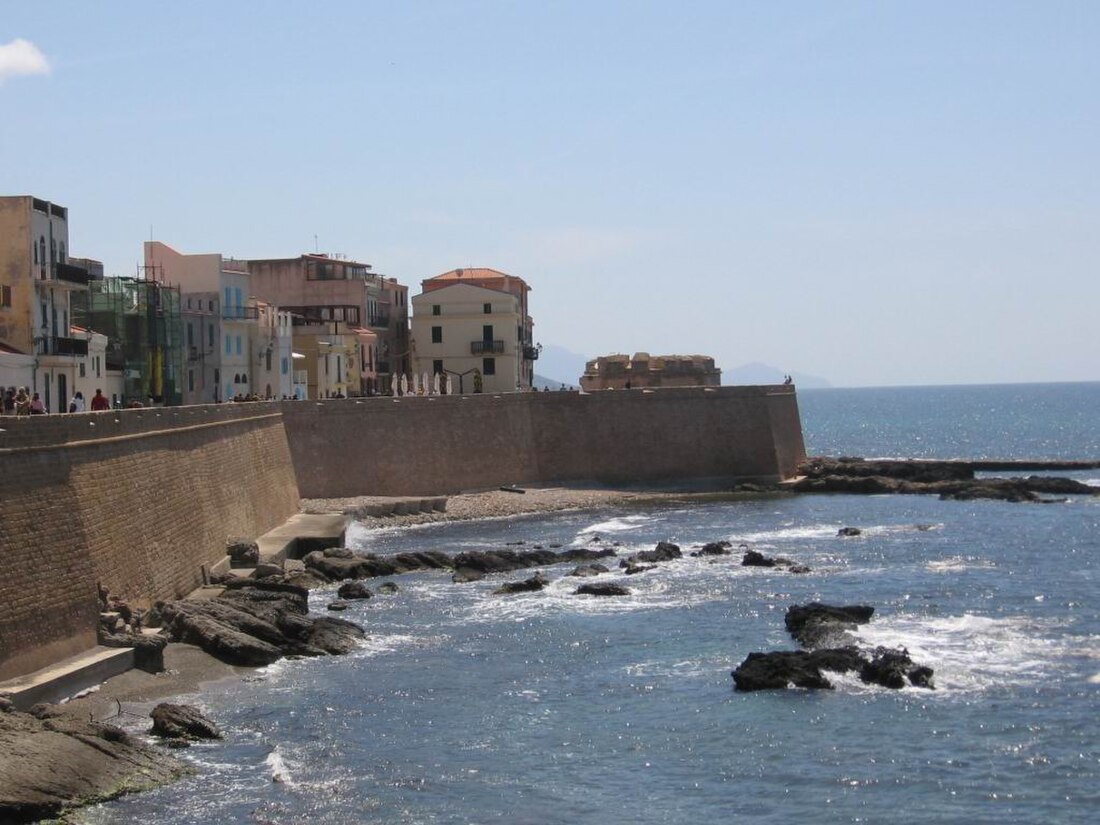 File:Alghero Walls.jpg