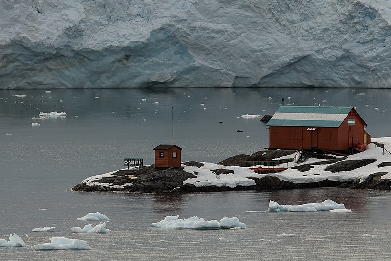 File:Almirante Brown Station (Argentina) in Paradise Bay, Antarctica - panoramio.jpg