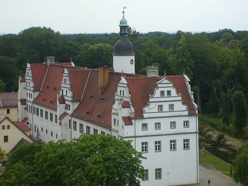 File:Altes Schloß Zabeltitz.JPG