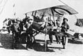 Nieuport Scout en cours de révision par des militaires américains.