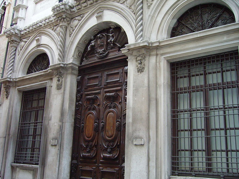 File:Ancona-Loggia 1.jpg