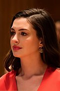 Anne Hathaway won for Les Miserables (2012) Anne Hathaway in 2017 (restauration).jpg