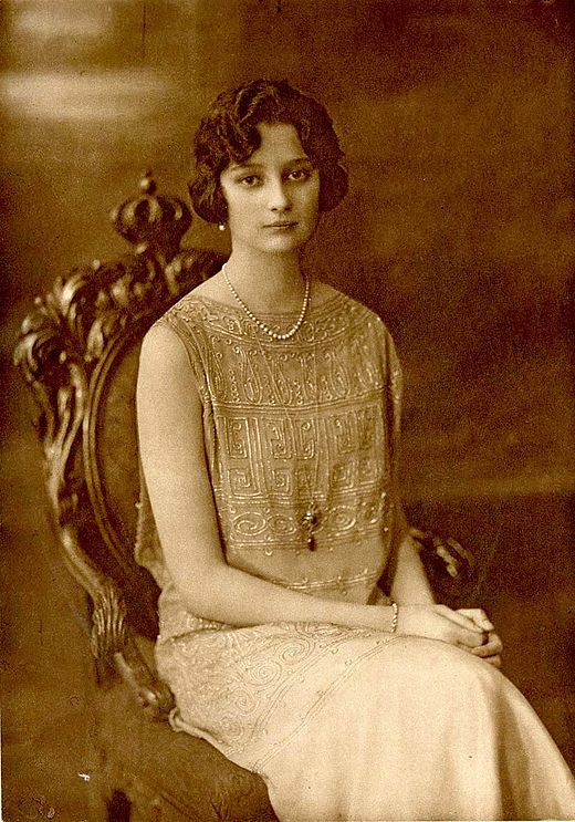 Foto uit 1926 van prinses Astrid van Zweden met sepiatoning