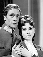 Satu gambar Hepburn di sebelah kanan dan Mel Ferrer di sebelah kiri dalam episod televisyen Mayerling