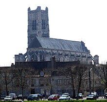 Fichier:Auxerre_-_Eglise_Saint-Pierre_-_01.jpg