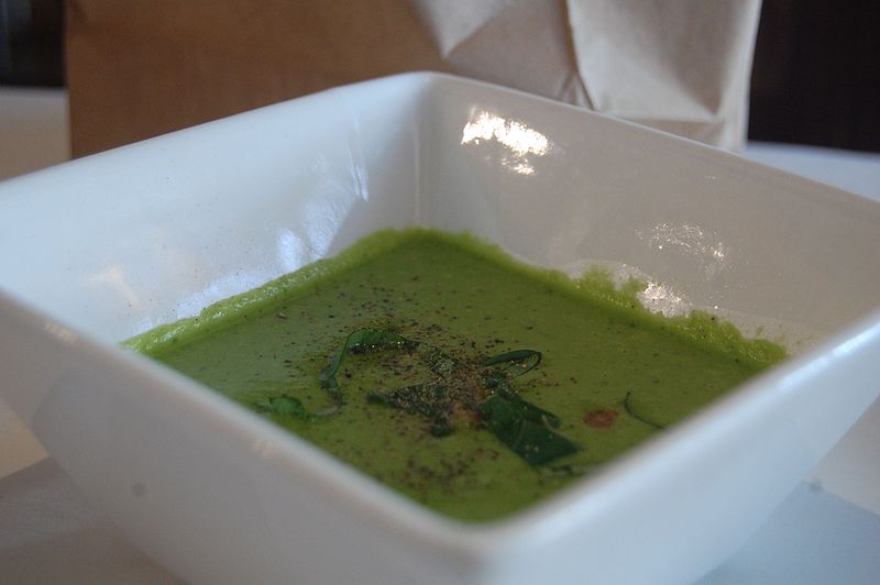 File:Avocado soup in square bowl.jpg