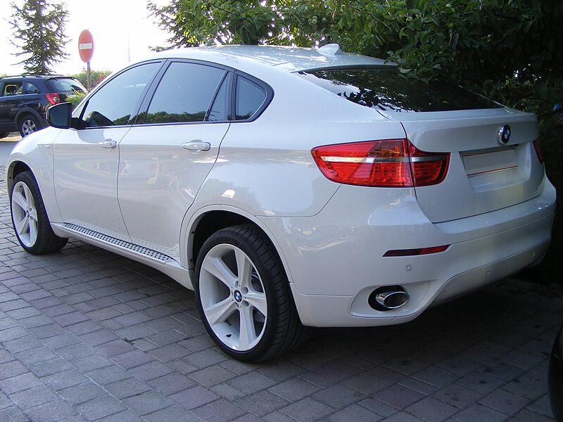 White x6. BMW x6 белая. BMW x6 бежевый. BMW x6 e71 белый. БМВ Икс 6 белая.