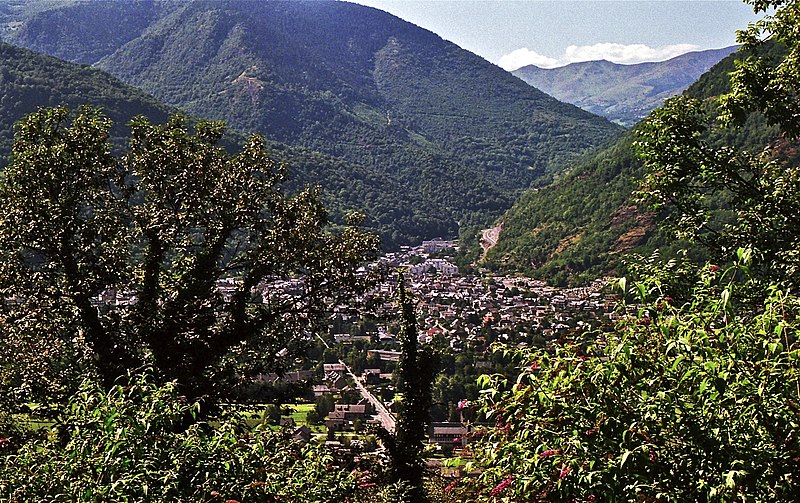 File:Bagnères-de-Luchon 1992 (PIVF6315).jpg