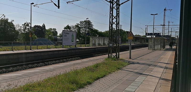 File:Bahnhof Bremen-Burg 2005210916.jpg