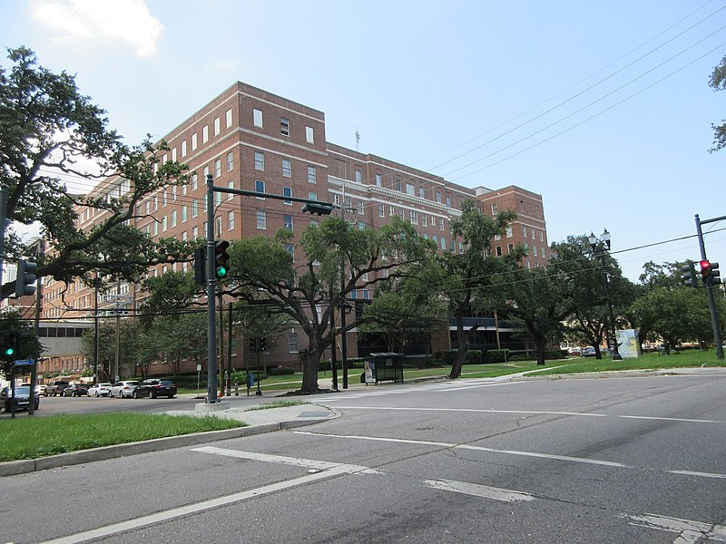 File:Baptist Hospital main building Napolen Avenue Uptown New Orleans 11 July 2022.jpg