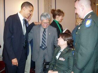 Duckworth with Senators Barack Obama and Daniel Akaka in 2005 at a Veterans Affairs hearing