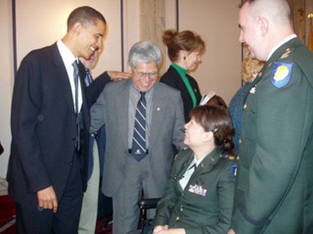 Duckworth with Senators Barack Obama and Daniel Akaka in 2005 at a Veterans Affairs hearing