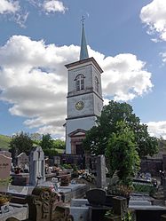 Clocher à partir du cimetière