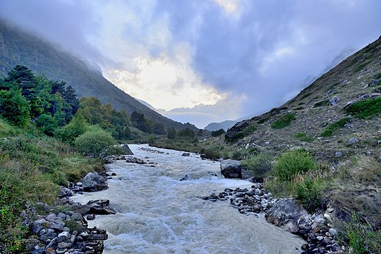 Река чегем. Река Черек Кабардино-Балкария. Лечинкай река Чегем. Башиль Чегемское ущелье. Ущелье реки Черек село.