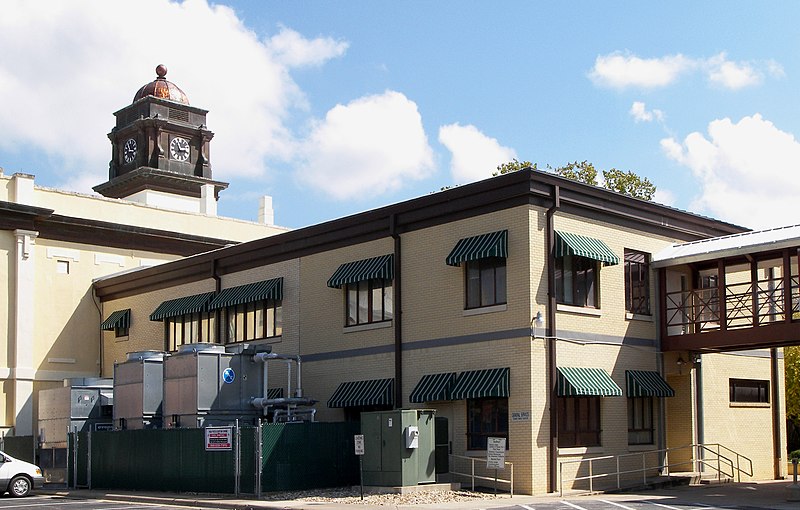 File:Bastrop courthouse addition 2010.jpg