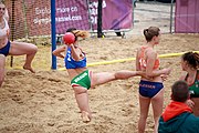 Deutsch: Beachhandball bei den Olympischen Jugendspielen 2018; Tag 6, 12. Oktober 2018; Mädchen, Hauptrundenspiel – Ungarn-Niederlande 2:1 English: Beach handball at the 2018 Summer Youth Olympics at 12 October 2018 – Girls Main Round – Hungary-Netherlands 2:1