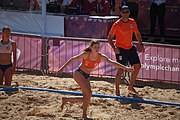 Deutsch: Beachhandball bei den Olympischen Jugendspielen 2018; Tag 3, 10. Oktober 2018; Mädchen, Vorrunde, Gruppe B - Niederlande-Argentinien 2:0 English: Beach handball at the 2018 Summer Youth Olympics at 10 October 2018 – Girls Preliminary Round Group B‎ – Netherlands-Argentina 2:0