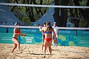 Deutsch: Beachvolleyball bei den Olympischen Jugendspielen 2018; Tag 8, 14. Oktober 2018; Mädchen, Achtelfinale – Bolivien-Puerto Rico 0:2 (18–21/18–21 ) English: Beach volleyball at the 2018 Summer Youth Olympics at 14 October 2018 – Girls Round of 16 – Bolivia-Puerto Rico 0:2 (18–21/18–21 )