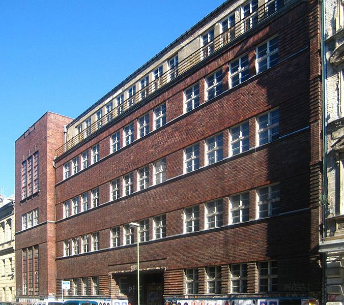 File:Berlin, Mitte, Auguststrasse 11-13, Juedische Maedchenschule 01.jpg