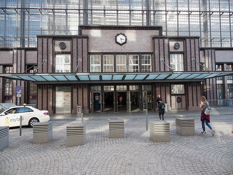 File:Berlin Bahnhof Friedrichstraße entry.jpg