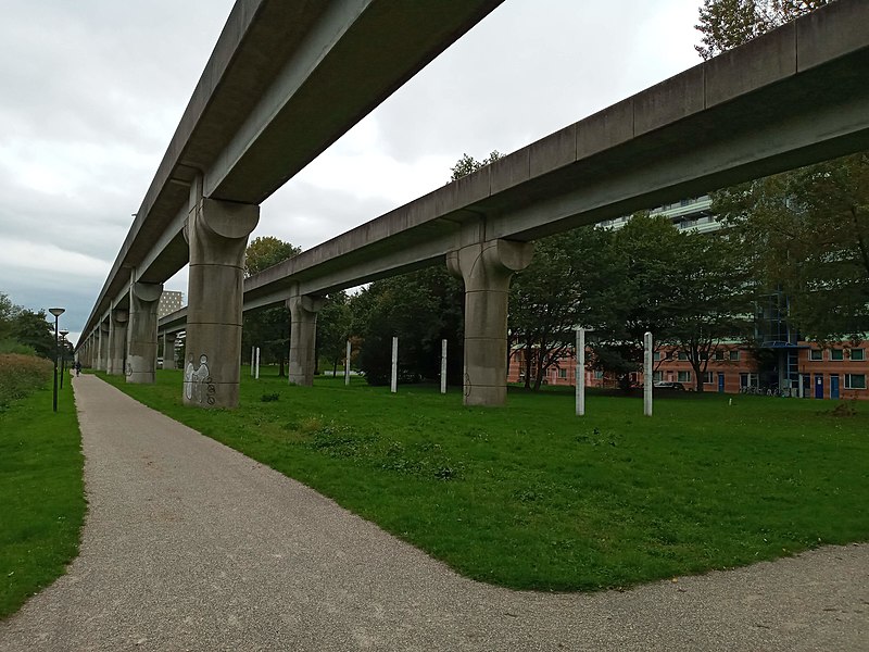 File:Bijlmerdreefmetrobrug 15 oktober 2020a.jpg