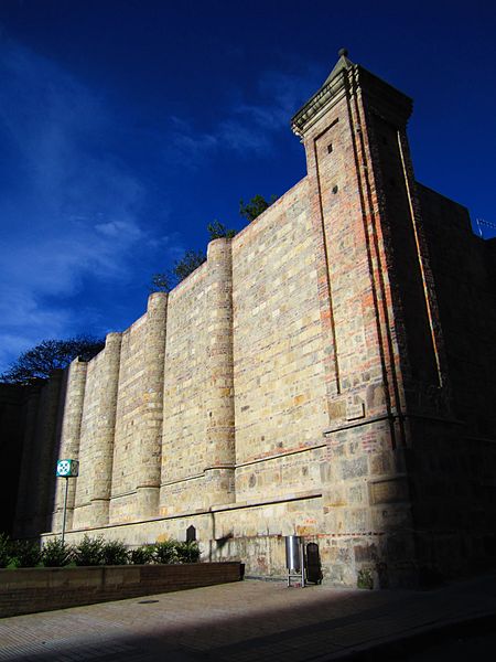 File:Bogotá Museo Nacional.JPG