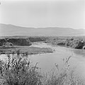 Bovenloop van de rivier de Jordaan in Noord-Galilea met uitzicht op een gebergte, Bestanddeelnr 255-0906.jpg