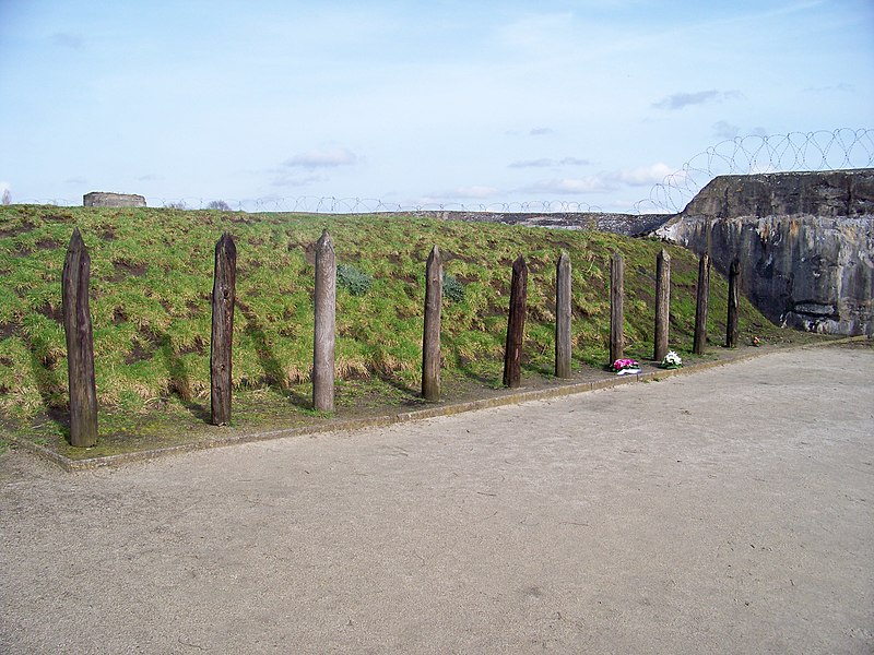 File:Breendonk execution square - panoramio.jpg