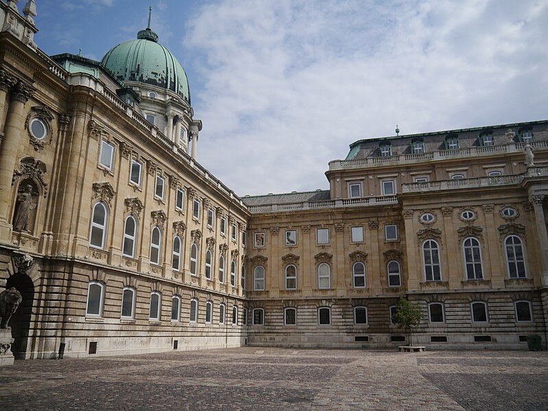 File:Budapest Burg Buda 10.JPG