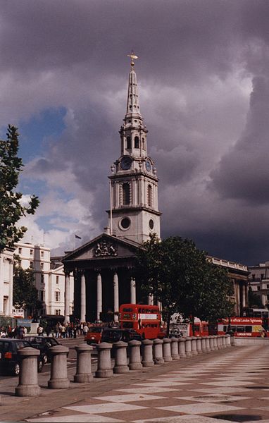 File:Buses in St Martin-in-the-Fields, London, September 1998.jpg