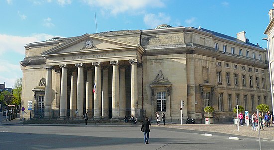 L’ancien Palais de Justice et la Place Fontette à Caen.