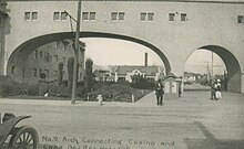 The Casa del Rey hotel's pedestrian bridge in 1915 CasadelReyhotelUnionbridge1915.jpg