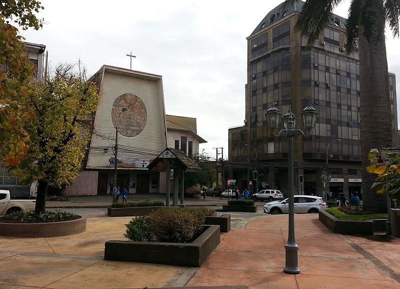 File:Catedral y Edificio del Obispado de Santa María de Los Ángeles.jpg